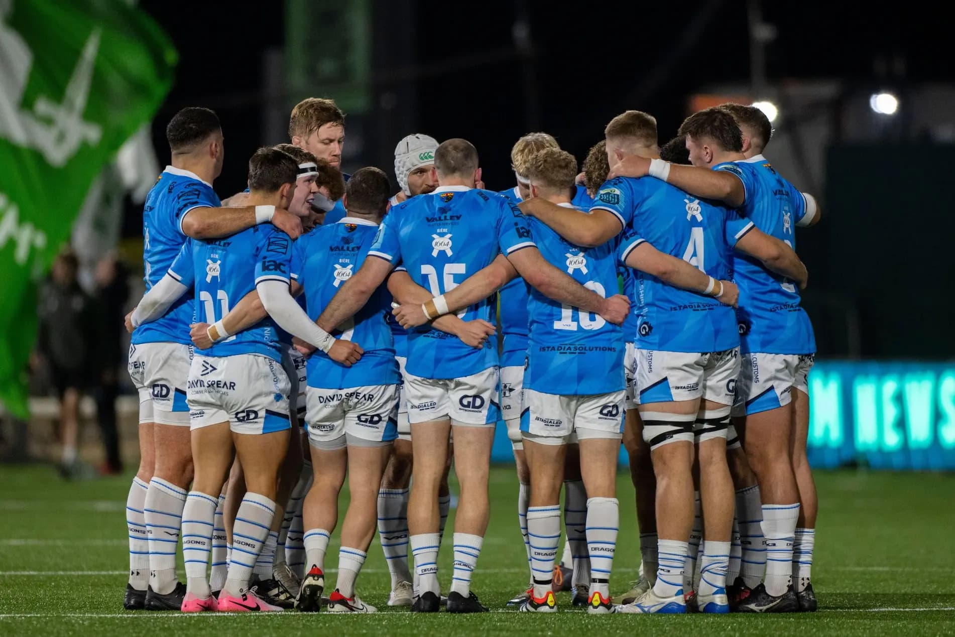 Dragons players. Pic. Alamy