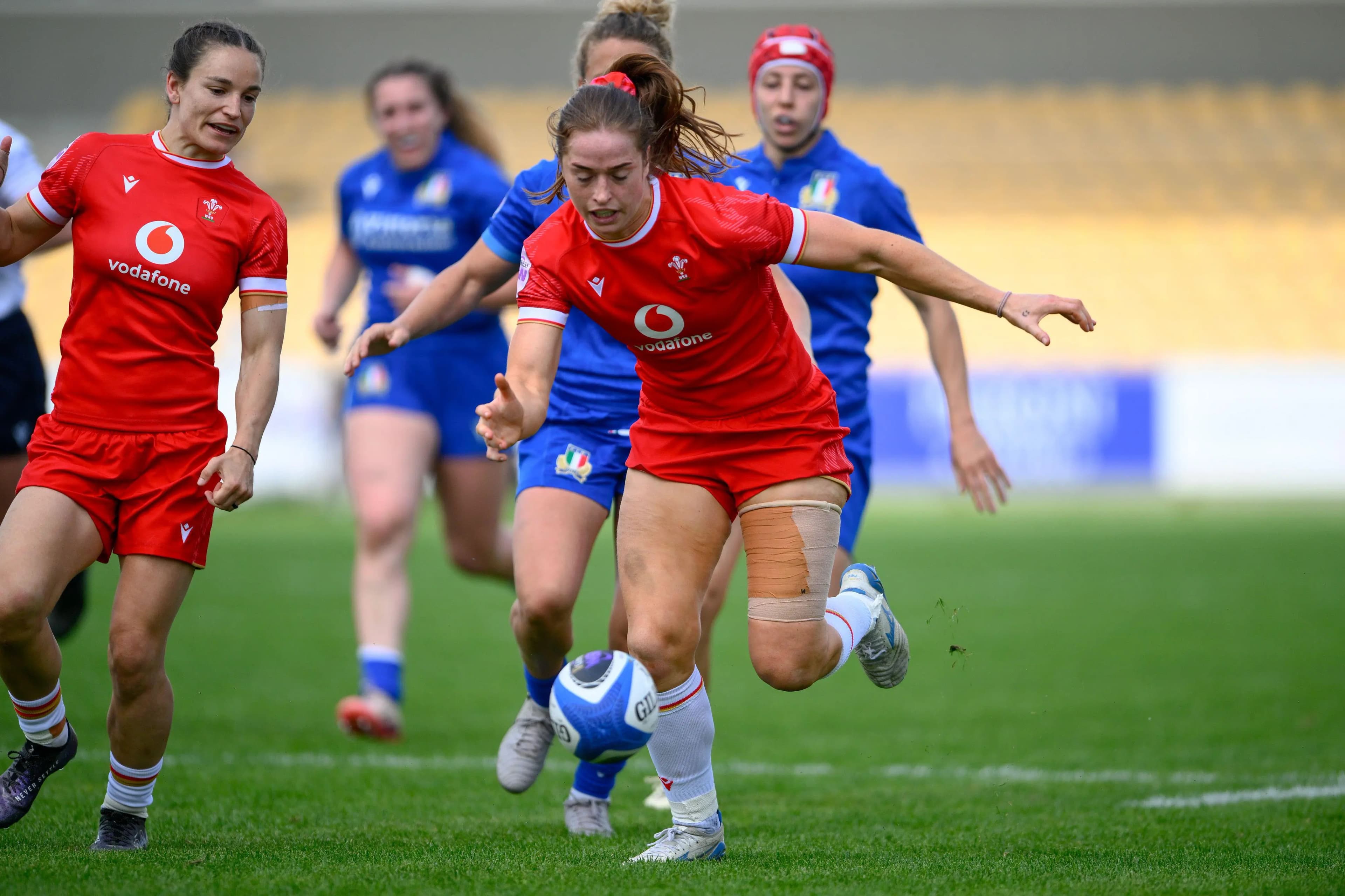 Lisa Neumann of Wales chases through with teammate Jasmine Joyce-Butchers in support. Pic. Alamy
