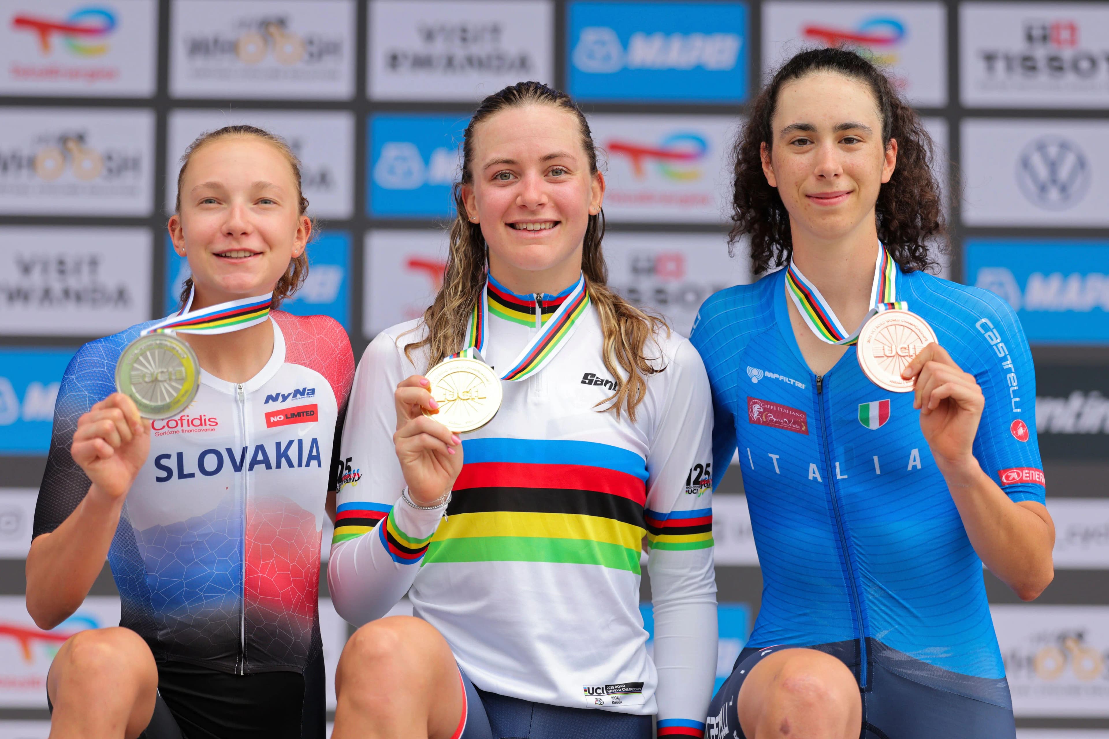 Zoe Backstedt shows the gold medal, flanked by silver medallist Slovakia's Viktoria Chladonova, left, and bronze medallist Italy's Federica Venturelli. Pic: Alamy.