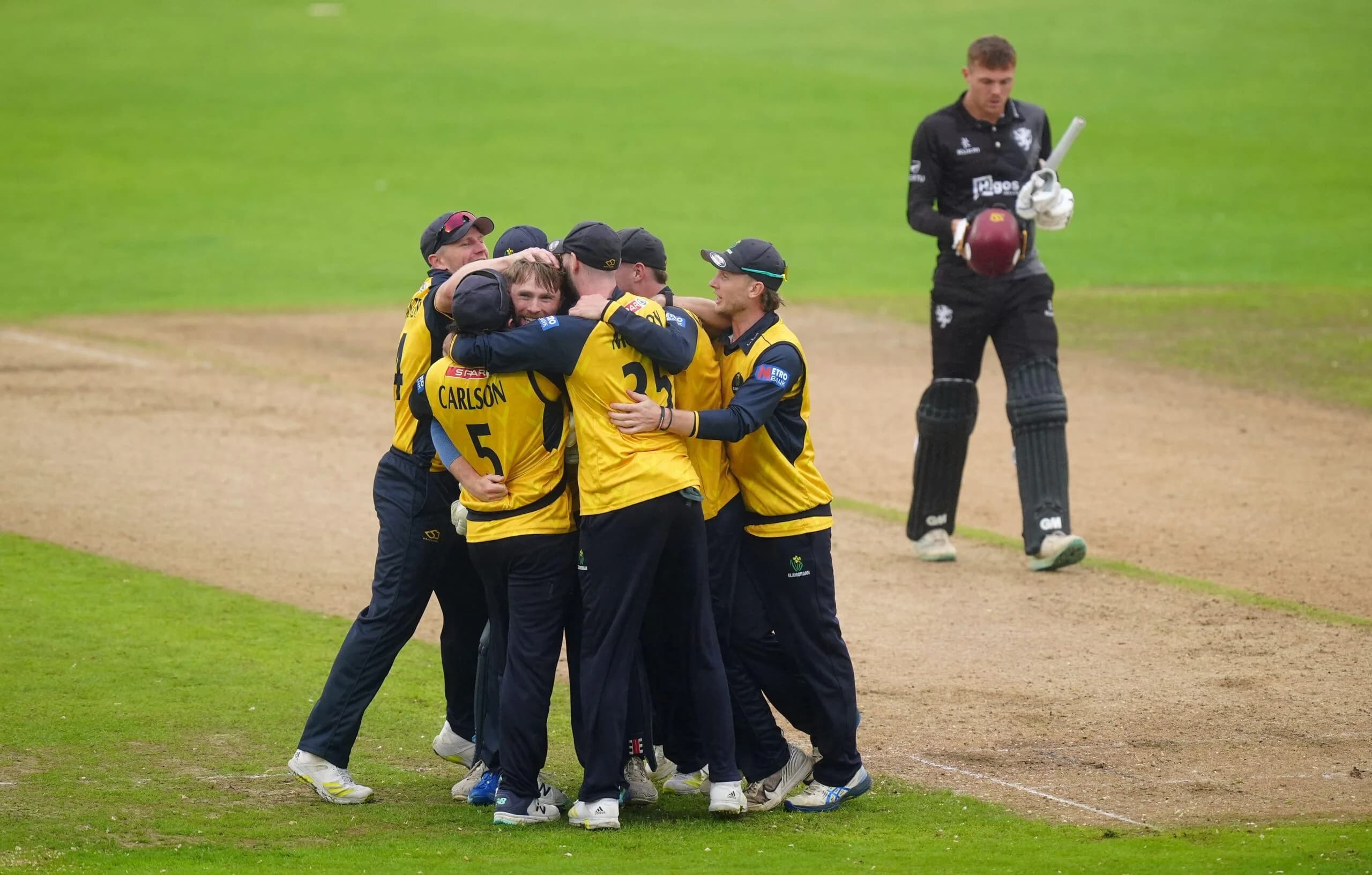 Glamorgan's celebrate winning. Pic: PA Images / Alamy Stock Photo/Mike Egerton