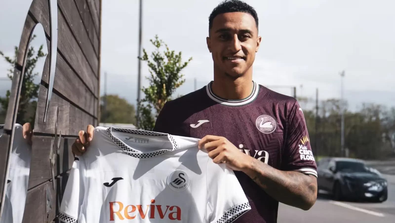 New Swansea City signing Adam Idah