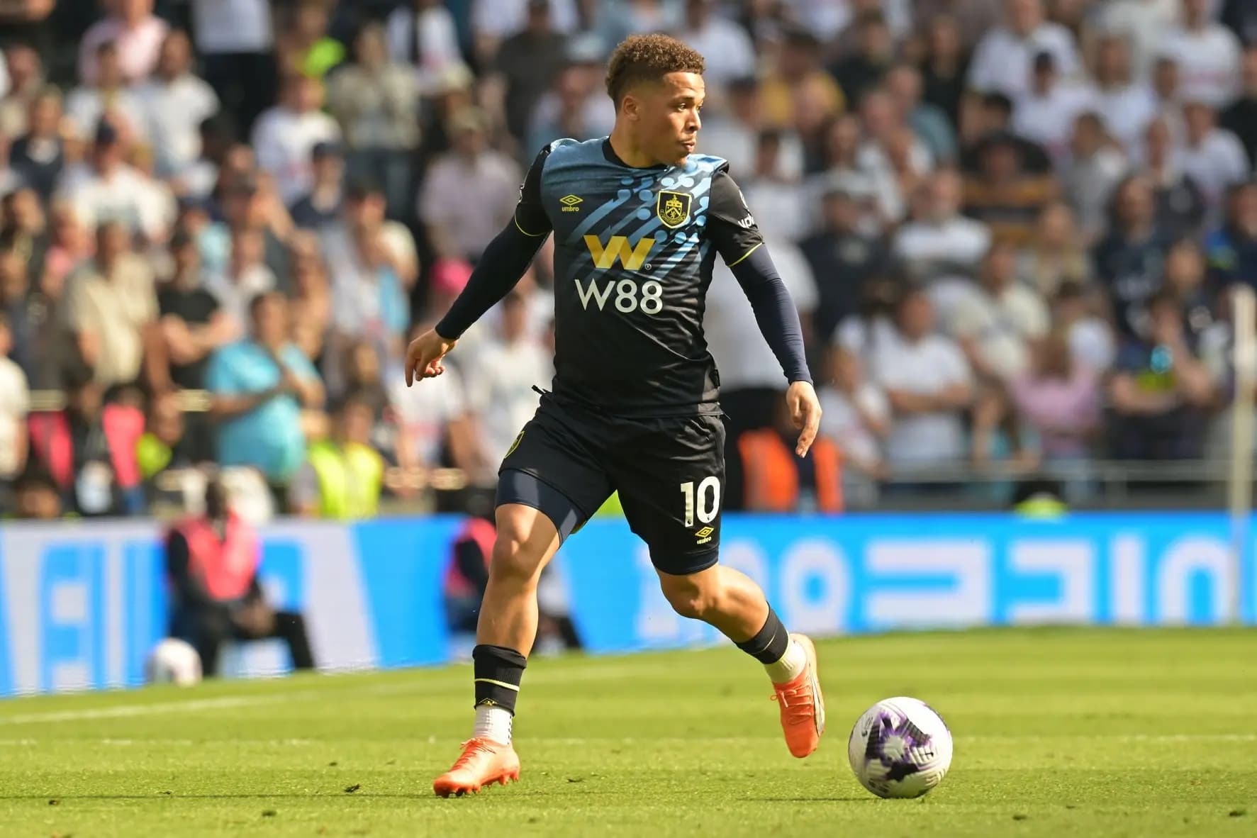 Manuel Benson of Burnley. Pic. Alamy