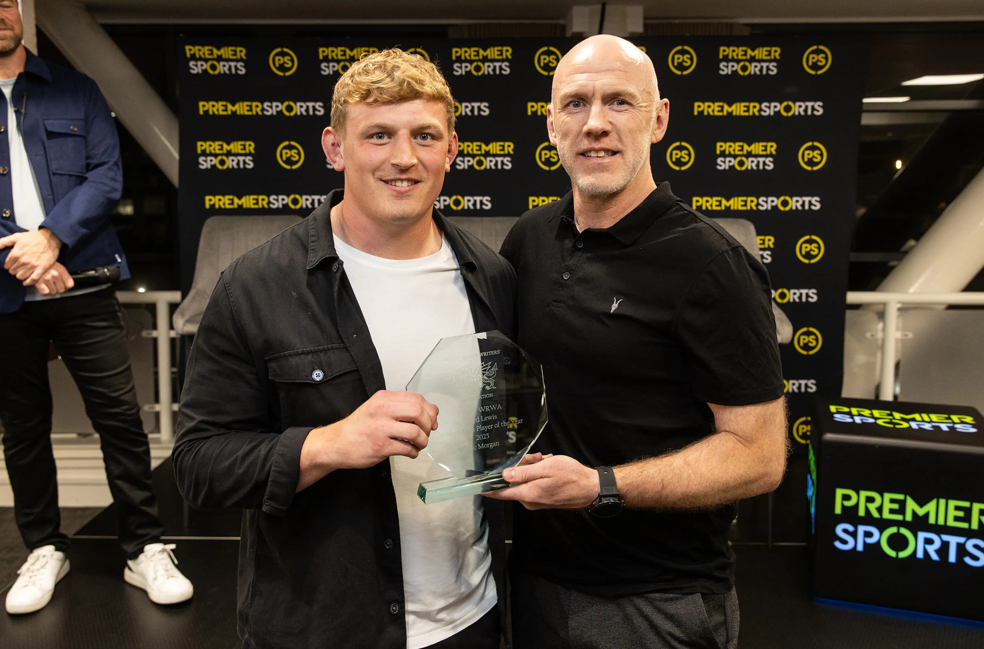 Jac Morgan receives his award from Wales coach Steve Tandy. Pic: Huw Evans Agency