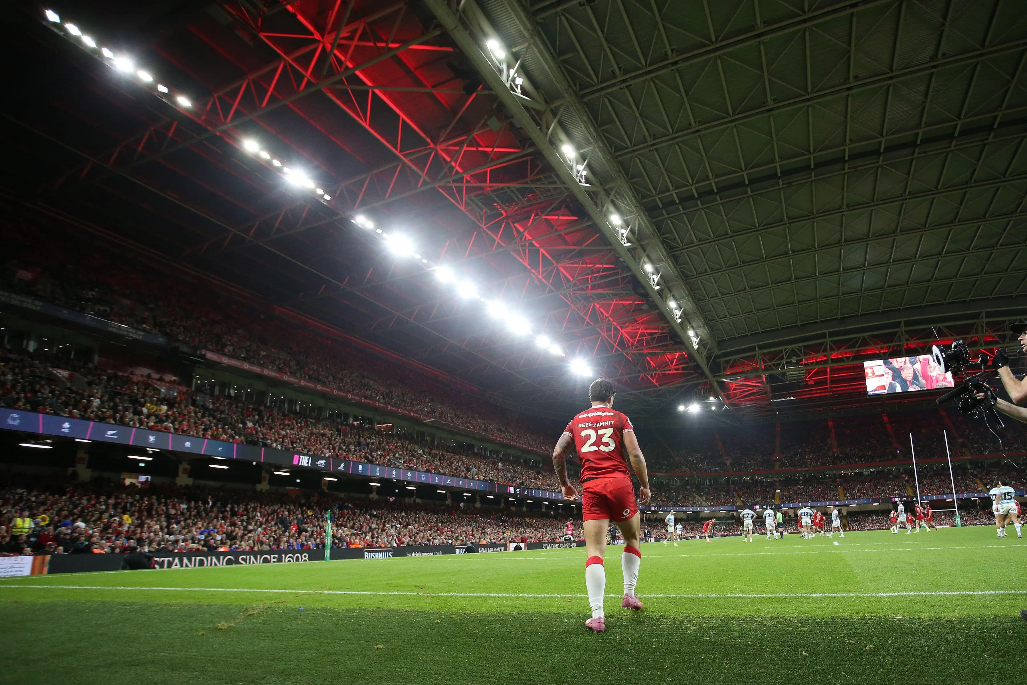 Louis Rees-Zammit returns: Pic: Alamy