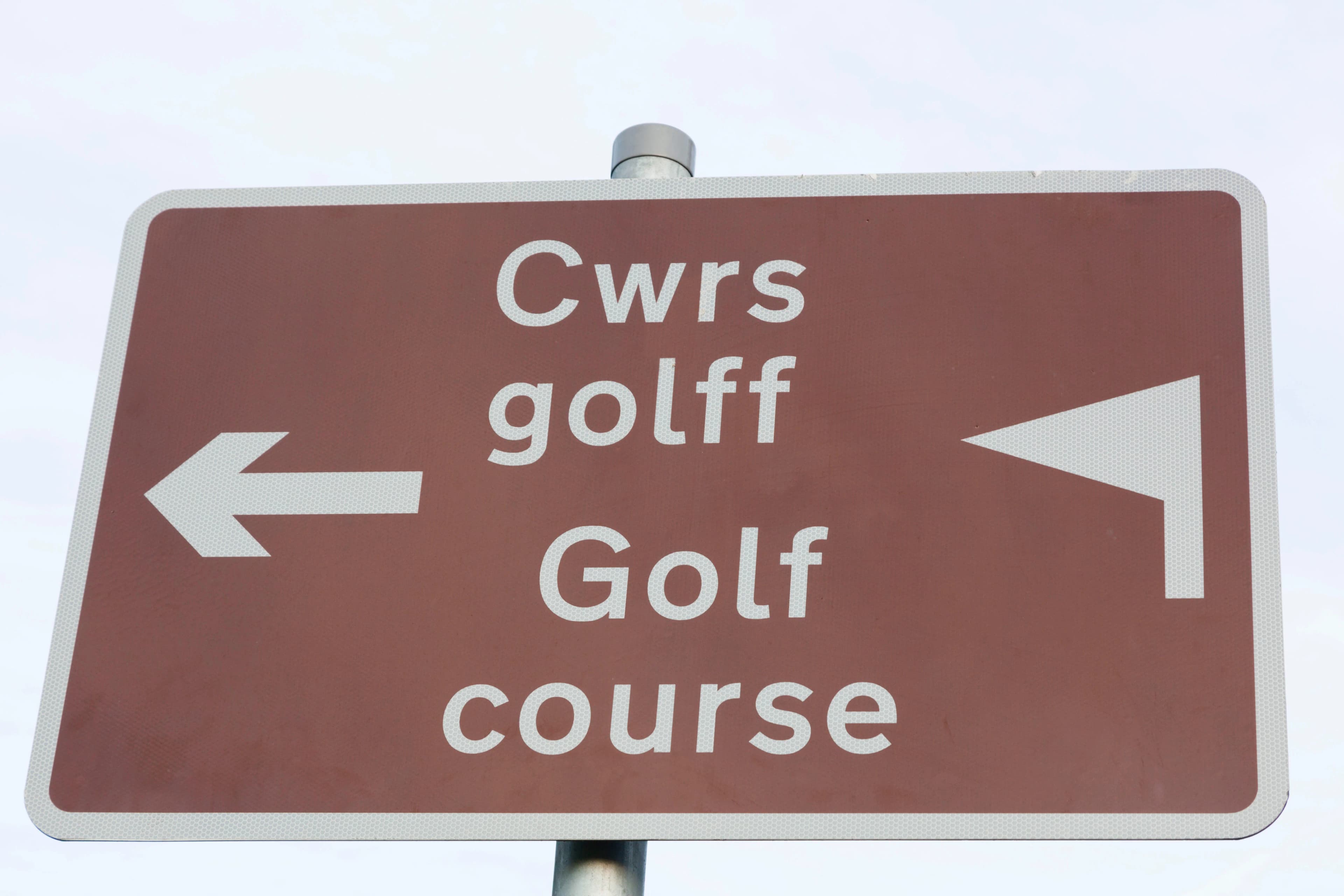 Wales, Golf Course Sign Credit: mauritius images GmbH / Alamy