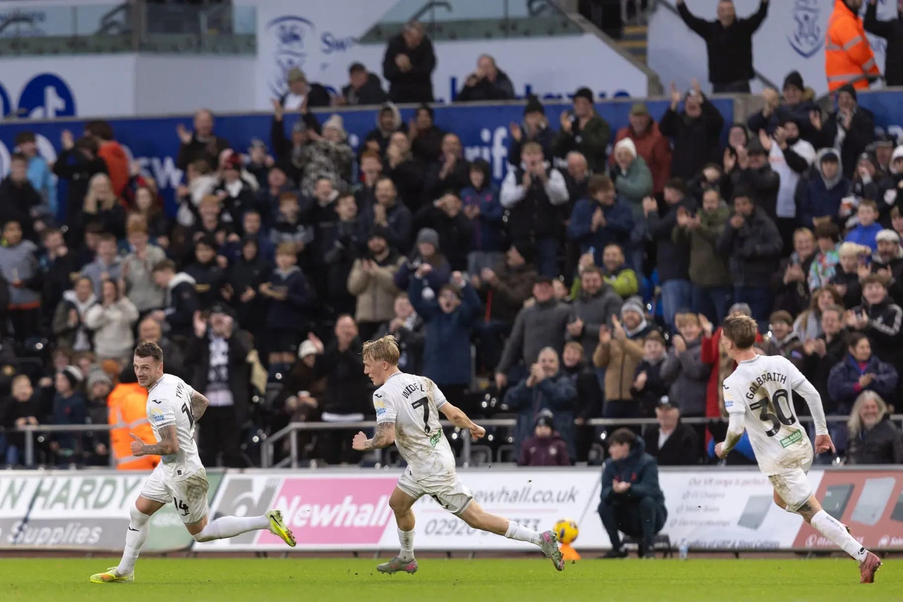 Josh Tymon of Swansea City (l) celebrates scoring. Pic Alamy
