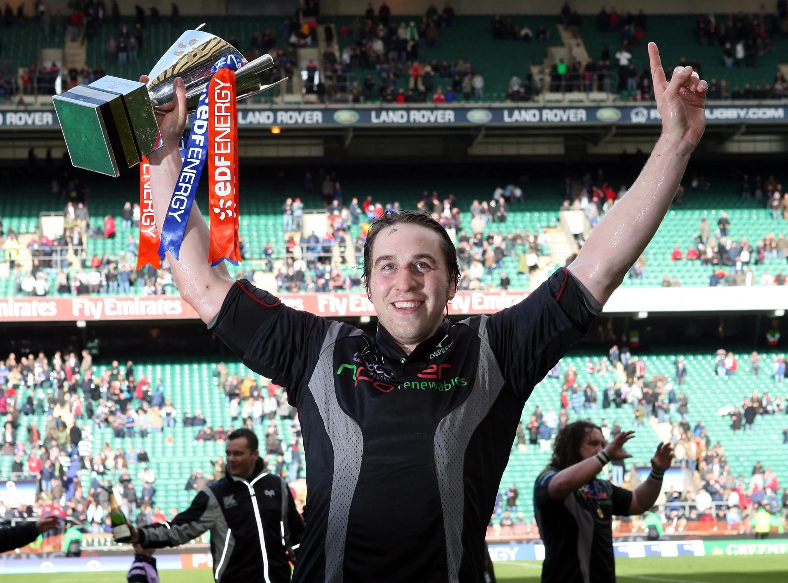 Ryan Jones lifts the EDF Energy Cup Final trophy for the Ospreys after their victory over Leicester Tigers in 2008. Pic: Alamy.
