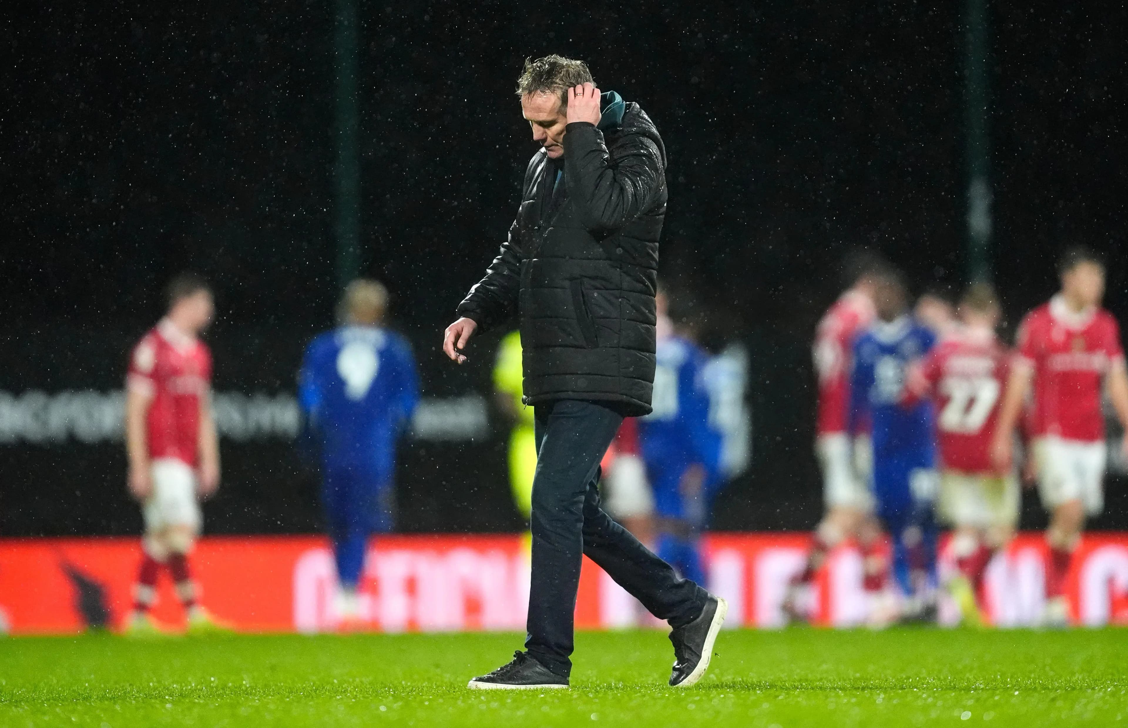 Wrexham manager Phil Parkinson looks dejected after the final whistle. Pic. Alamy