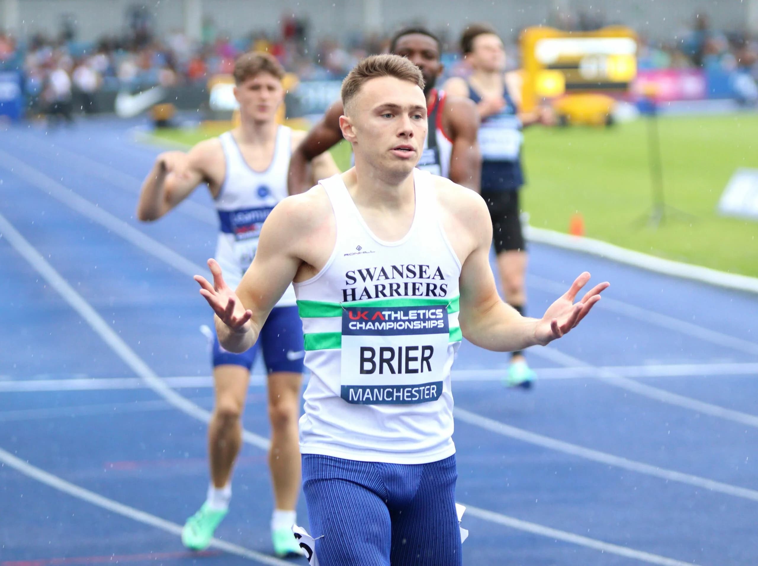 Joe Brier cruises to victory in his 400m heat in Manchester. Pic: Owen Morgan