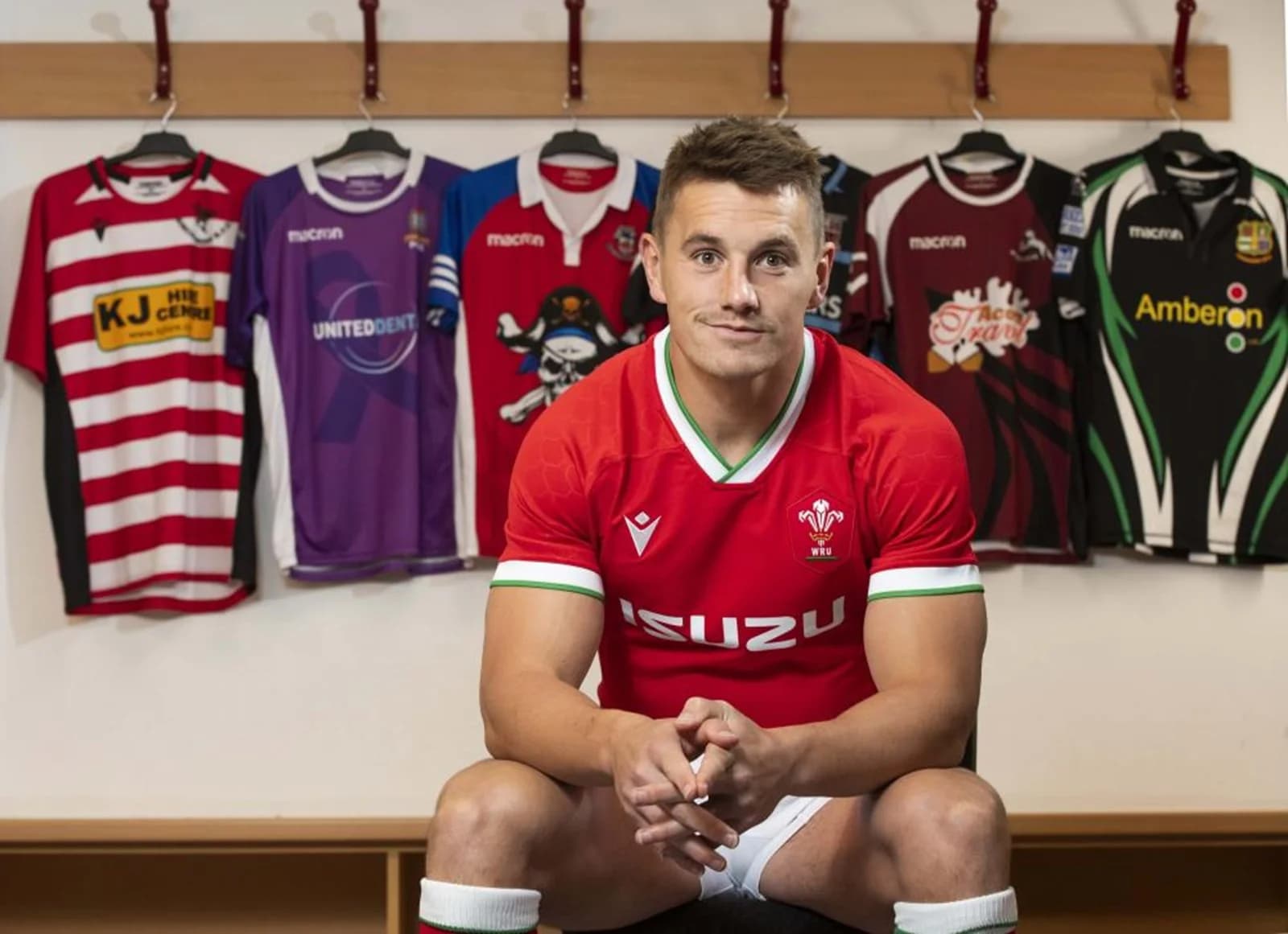 Jonathan Davies, wearing the 'fabric of Cymru' Wales kit from Macron