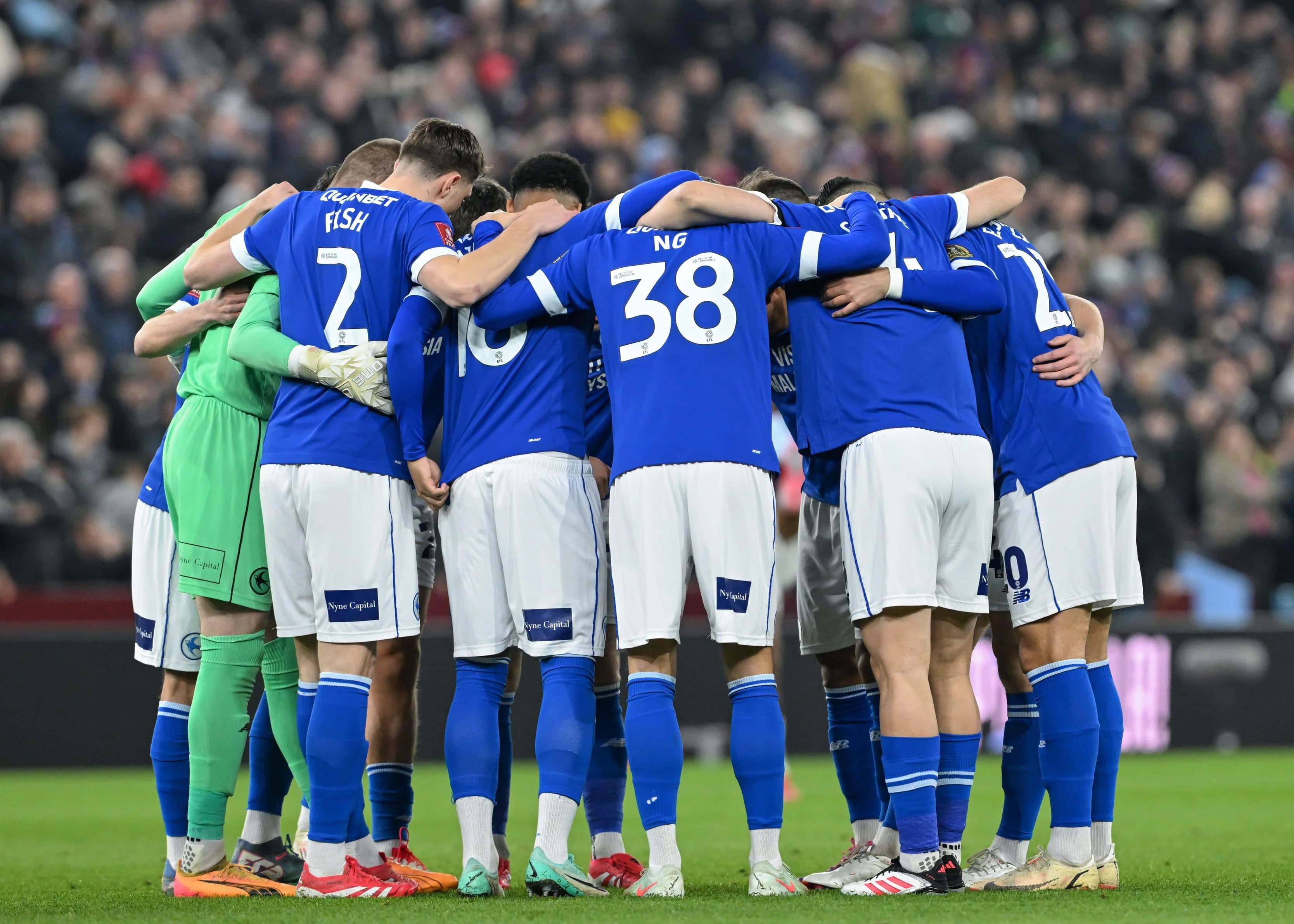 Cardiff City huddle before kickoff - Credit Alamy