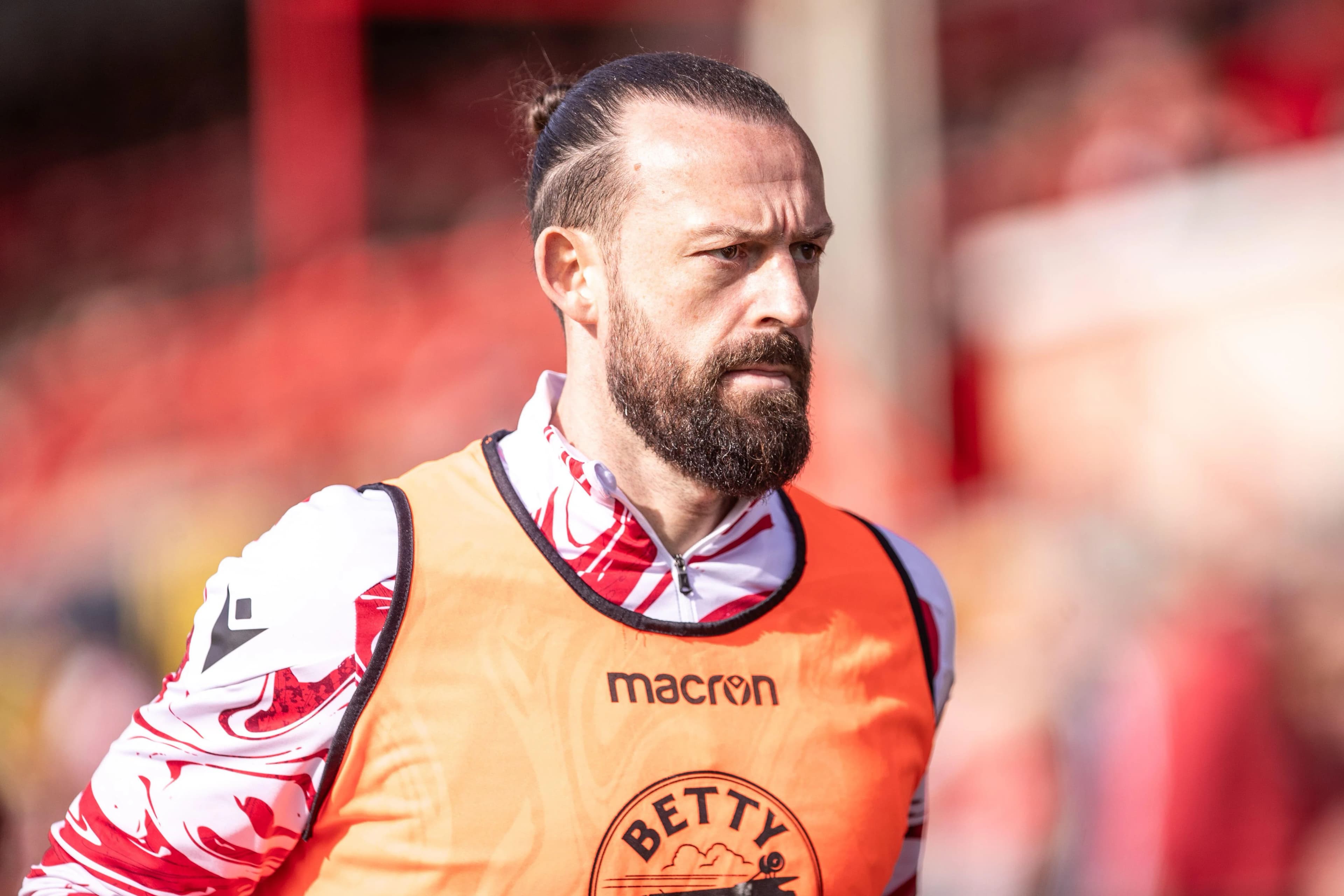 Steven Fletcher warming up, Wrexham. - Credit Alamy