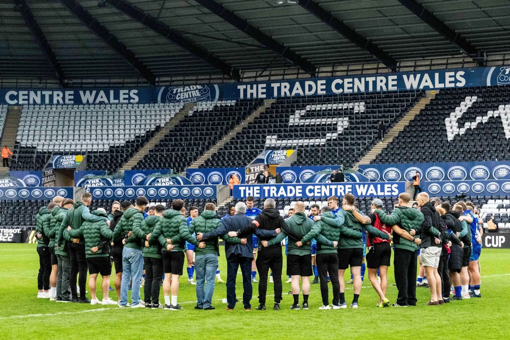 Ospreys players form a huddle. Pic: Alamy