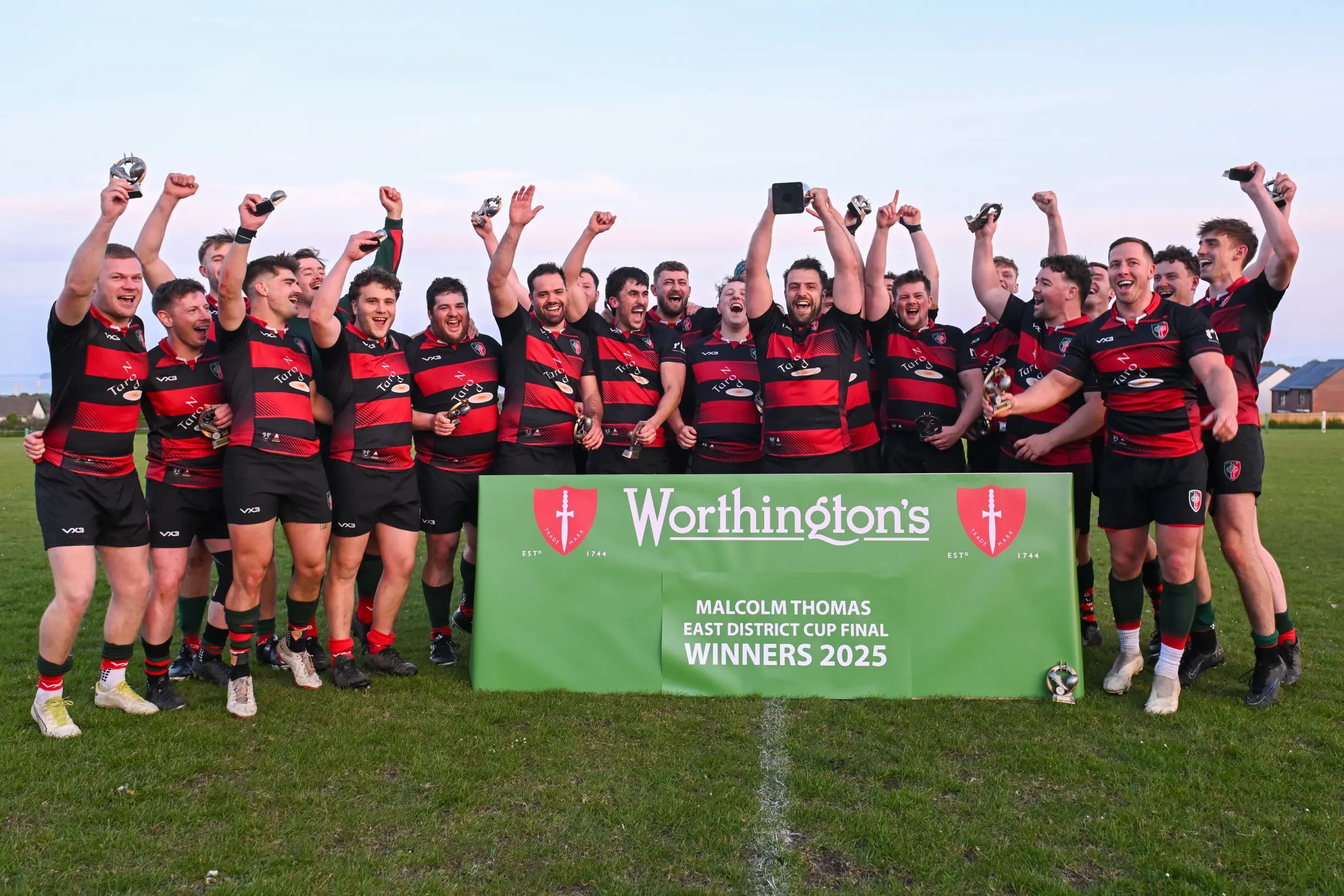Clwb Rygbi Cymry Caerdydd celebrate: Pic: Mike Jones/Replay Images.