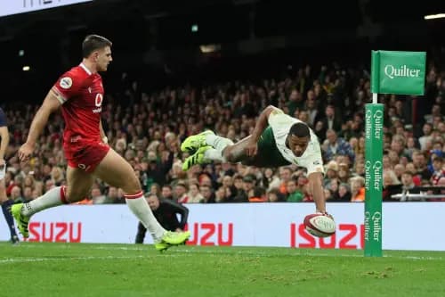 Damian Willemse of South Africa dives over. Pic: Alamy.