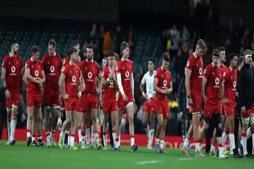 Wales players dejected at the end of the game. Pic. Alamy