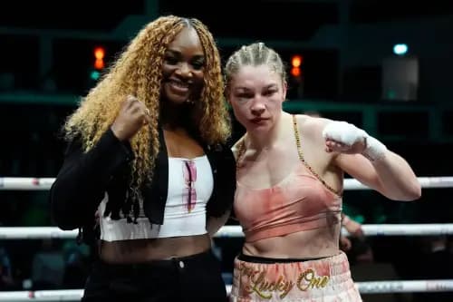 Lauren Price (right) poses with US boxer Claressa Shields. Pic. Alamy